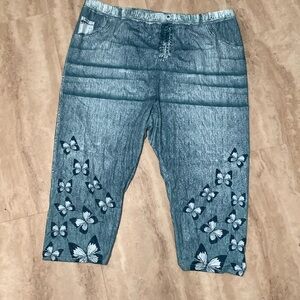 NWOT Print denim and butterfly designs capris